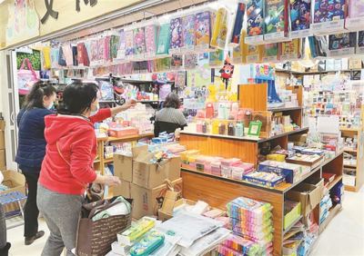 &ldquo;開學經(jīng)濟&rdquo;催生消費熱潮 專家建議理性消費